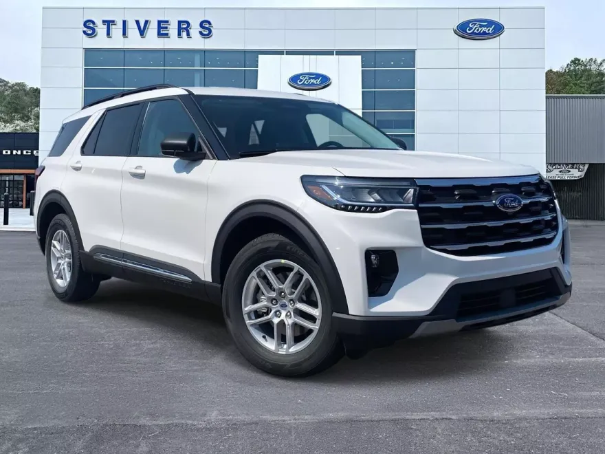 2025 Ford Explorer photo 1