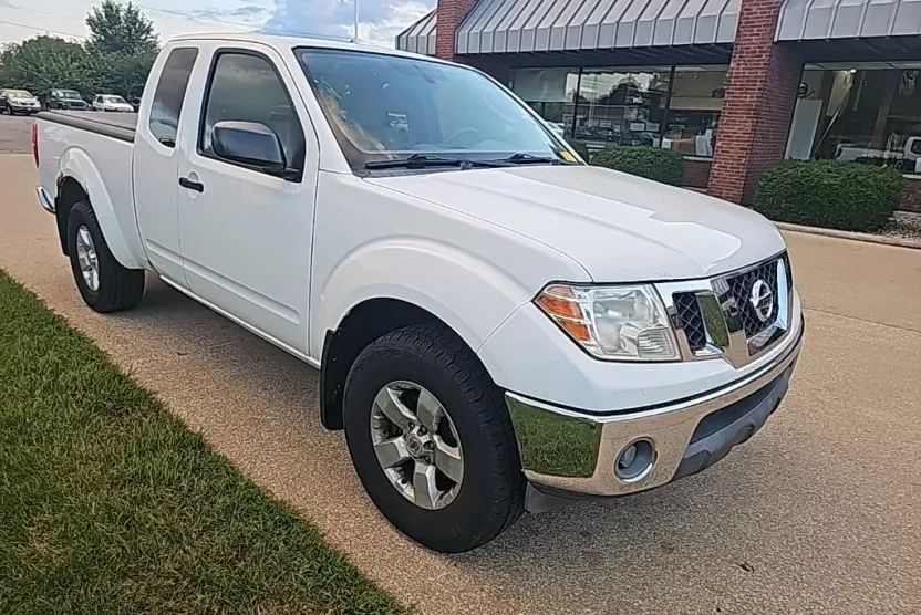2010 Nissan Frontier SE photo 1
