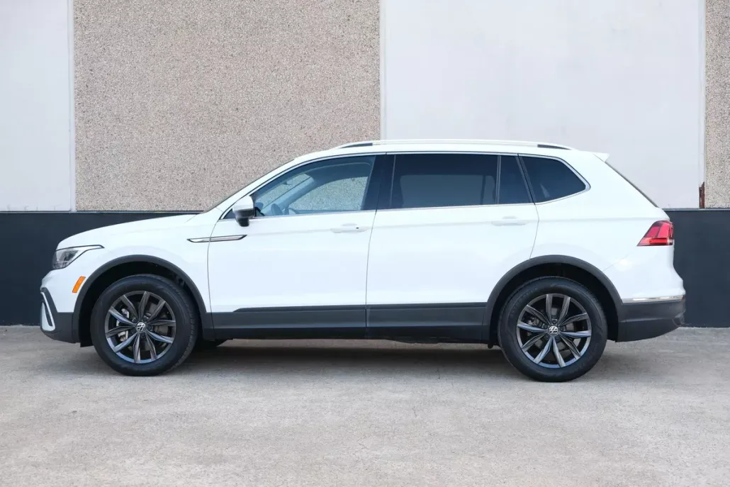 2023 Volkswagen Tiguan SE Sport photo 1