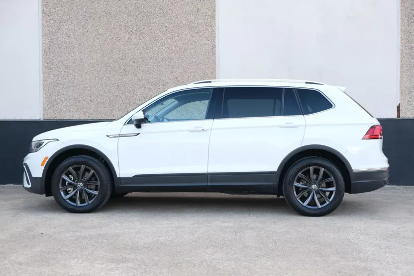 2023 Volkswagen Tiguan SE Sport photo 1