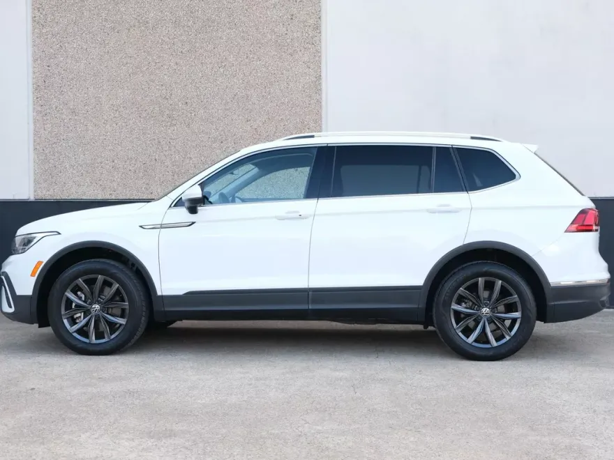 2023 Volkswagen Tiguan SE Sport photo 1