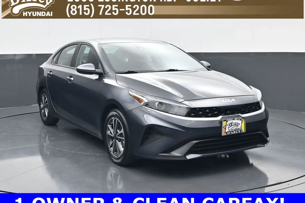 2023 Kia Forte LXS photo 1