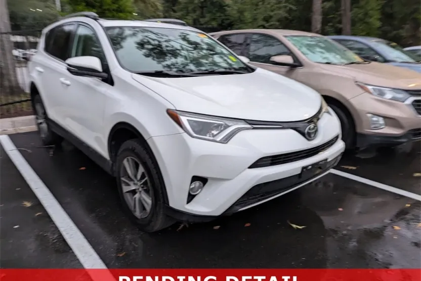 2018 Toyota RAV4 XLE photo 1