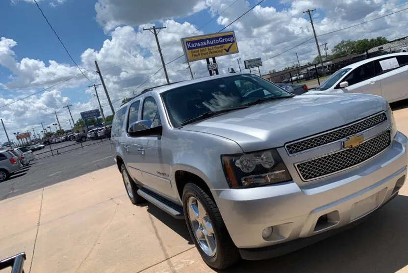 2012 Chevrolet Suburban LTZ photo 1