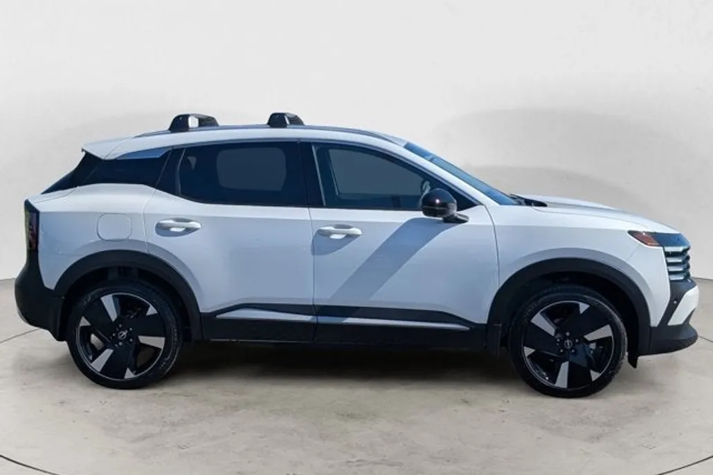 2026 Nissan Kicks SR photo 1