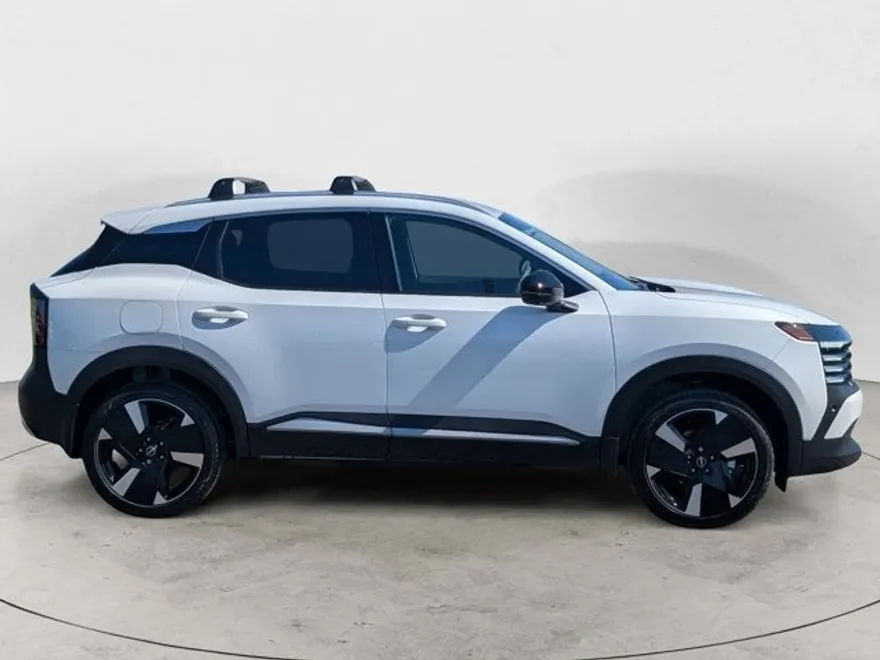 2026 Nissan Kicks SR photo 1