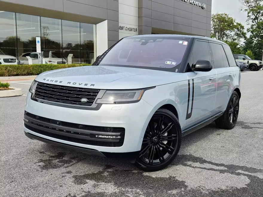 2023 Land Rover Range Rover SE photo 1