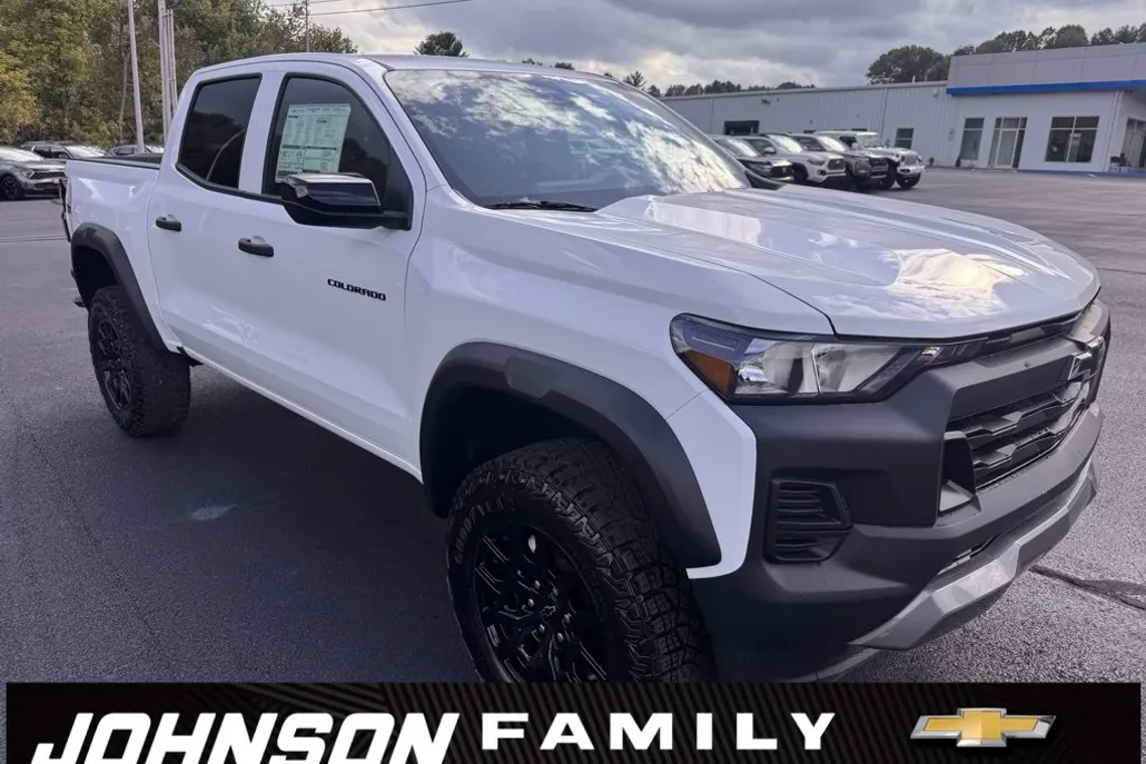 2026 Chevrolet Colorado Trail Boss photo 1