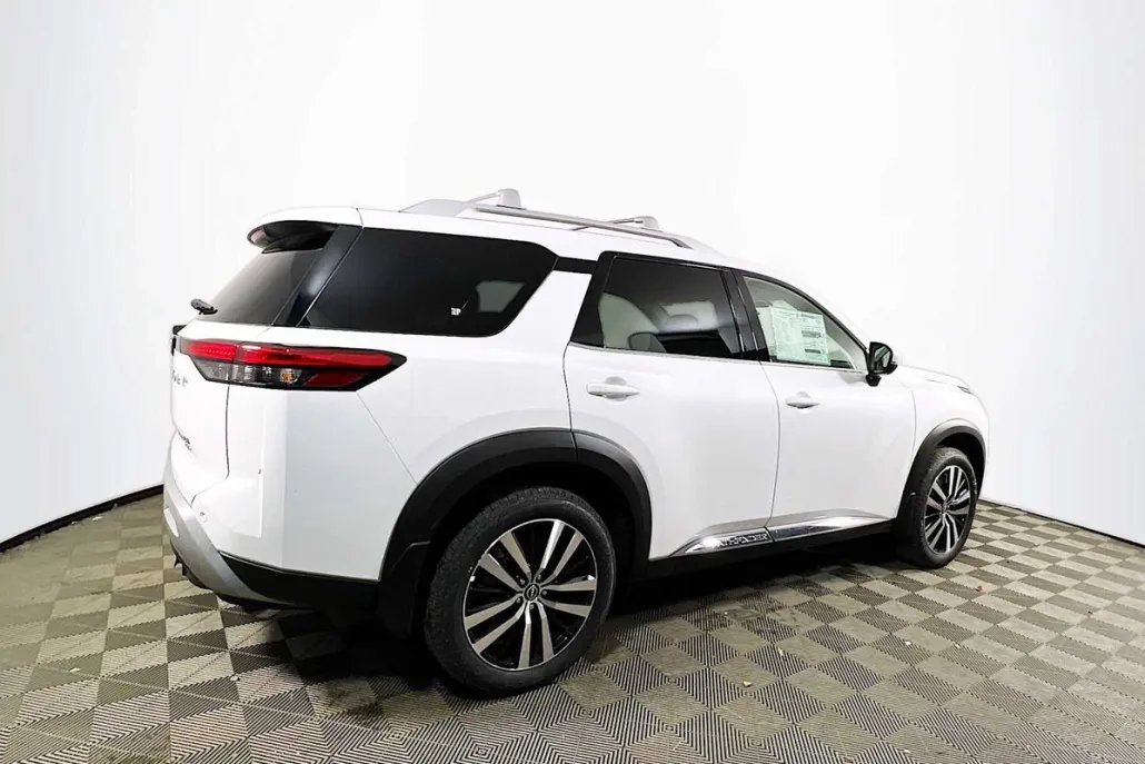 2025 Nissan Pathfinder Platinum photo 1