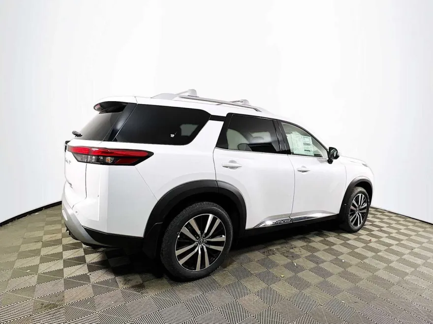 2025 Nissan Pathfinder Platinum photo 1