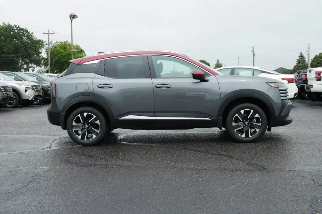 2025 Nissan Kicks SV photo 1