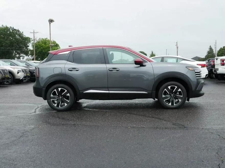 2025 Nissan Kicks SV photo 1