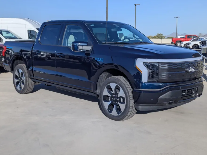 2025 Ford F-150 Lightning Platinum photo 1