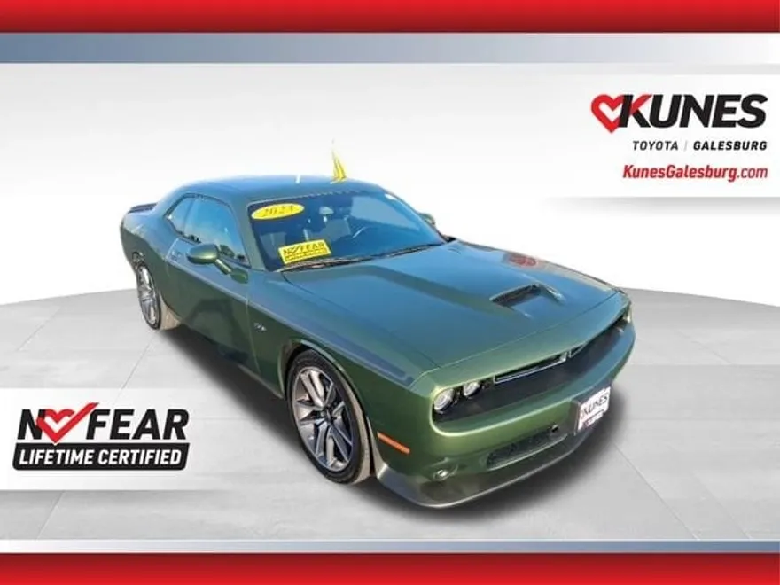 2023 Dodge Challenger R/T photo 1