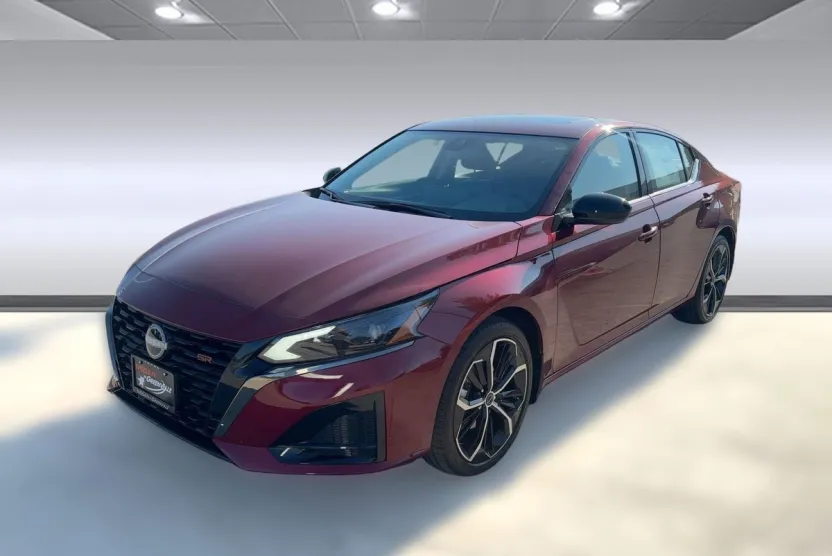 2025 Nissan Altima SR photo 1