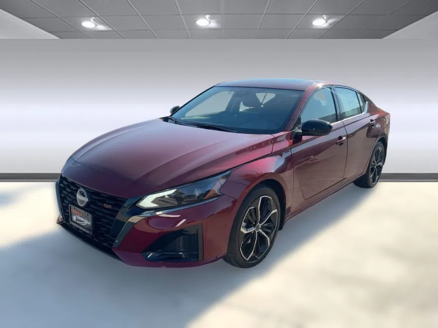 2025 Nissan Altima SR photo 1