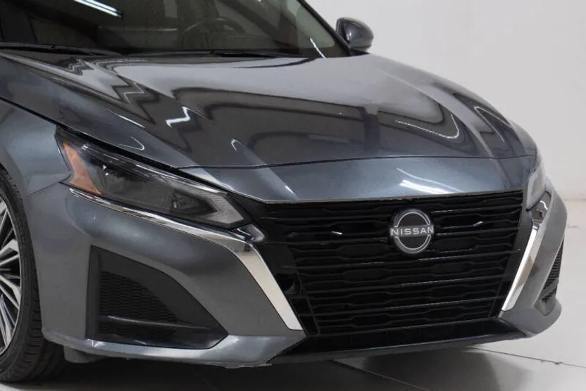 2023 Nissan Altima 2.5 SL photo 1