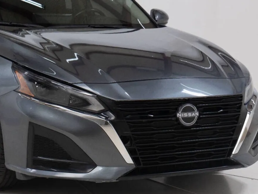 2023 Nissan Altima 2.5 SL photo 1