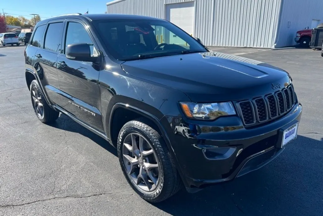 2021 Jeep Grand Cherokee Anniversary Edition photo 1