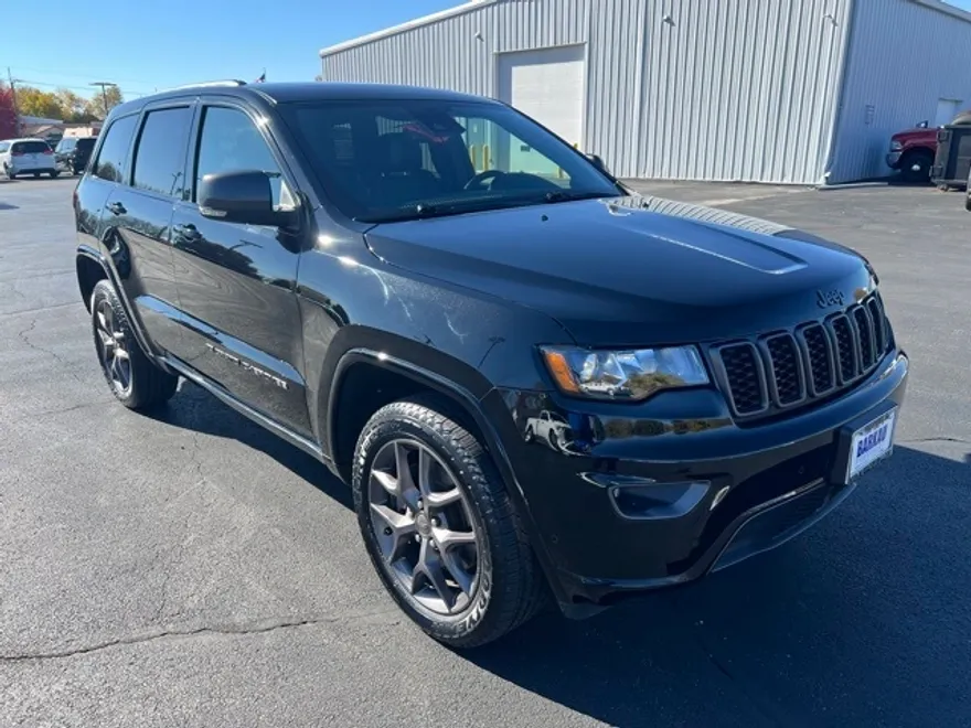 2021 Jeep Grand Cherokee Anniversary Edition photo 1
