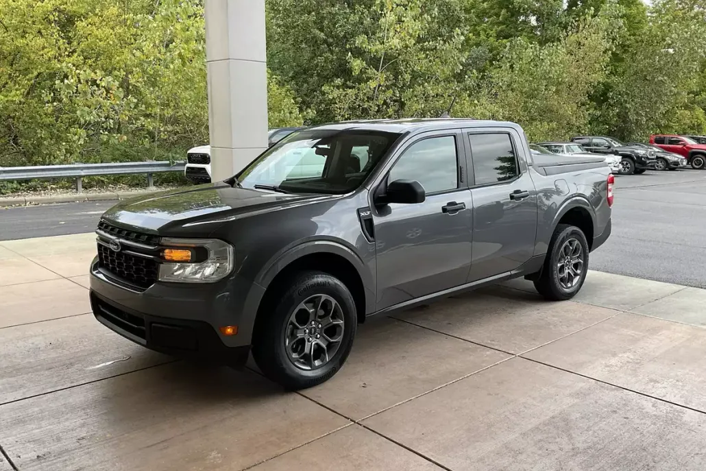 2022 Ford Maverick XLT photo 1