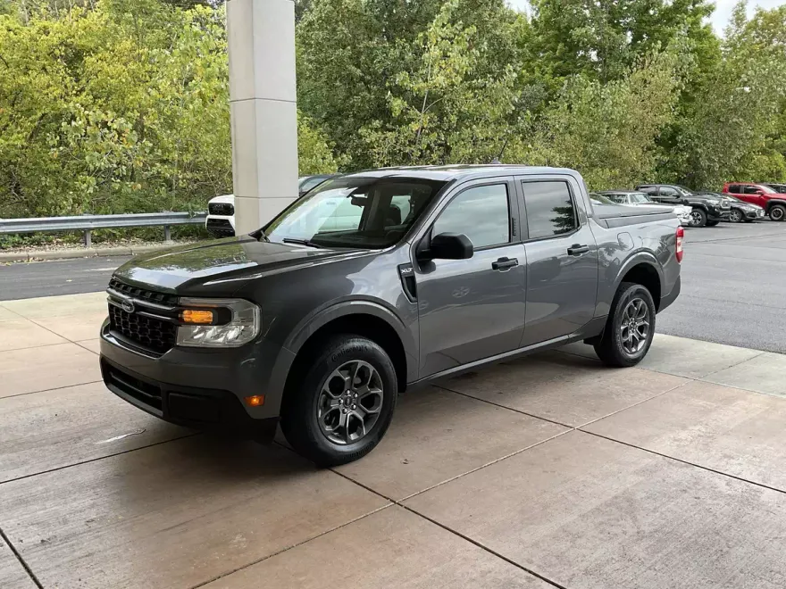 2022 Ford Maverick XLT photo 1