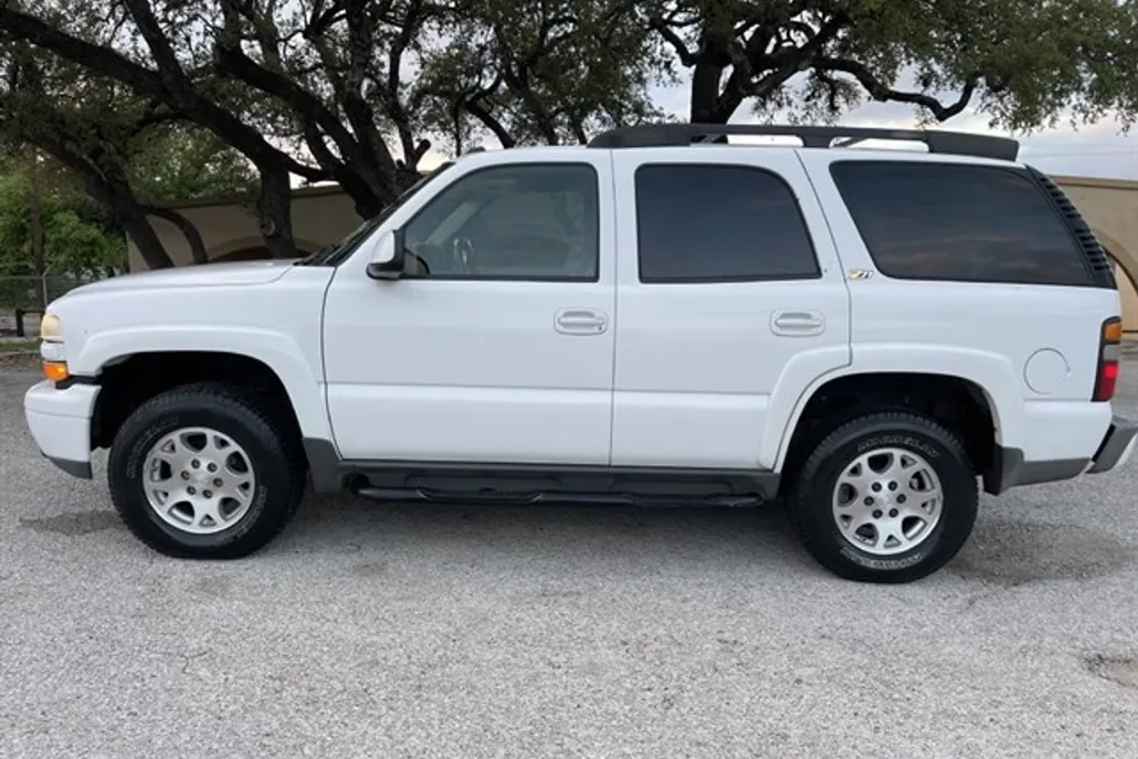 2004 Chevrolet Tahoe photo 1