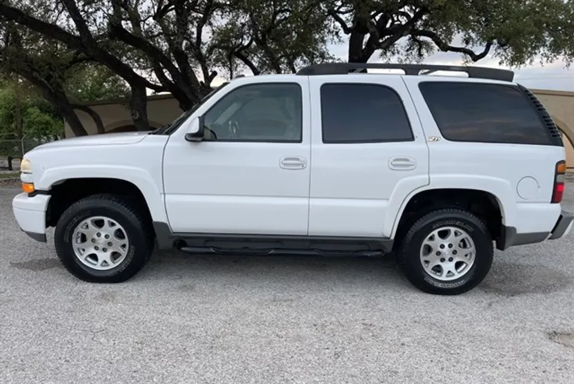 2004 Chevrolet Tahoe photo 1