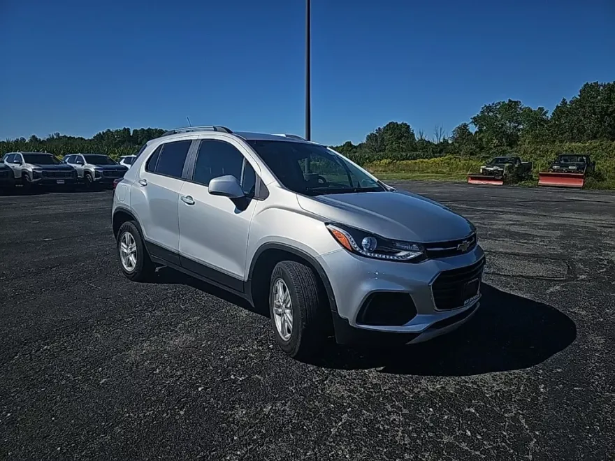 2022 Chevrolet Trax LT photo 1
