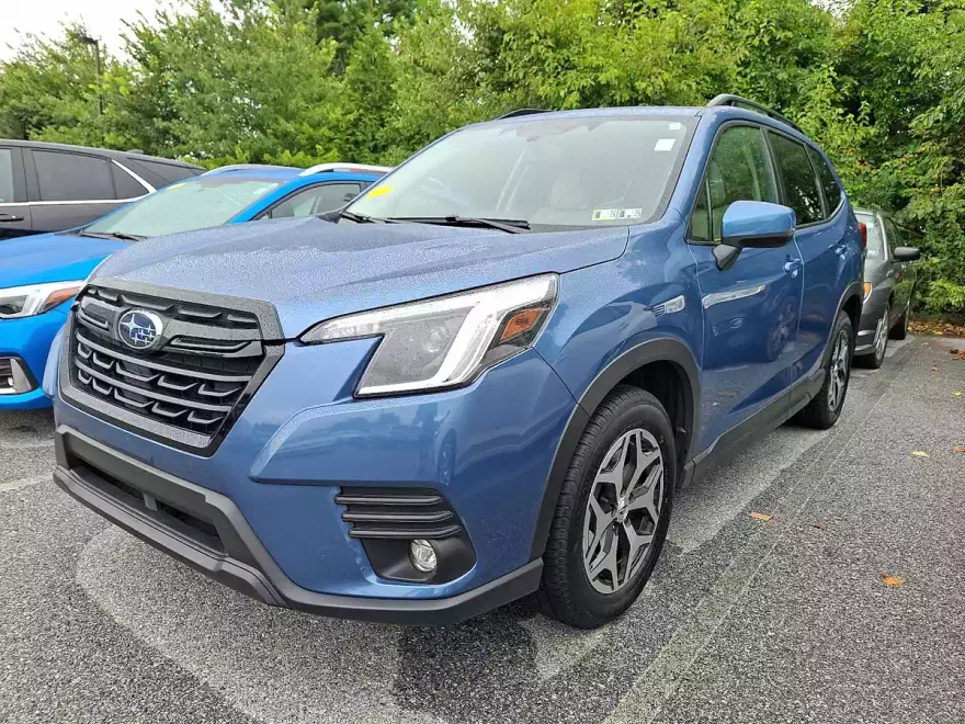 2024 Subaru Forester Premium Base photo 1