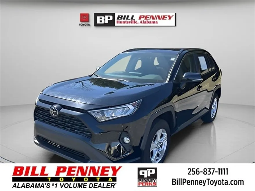 2021 Toyota RAV4 XLE photo 1