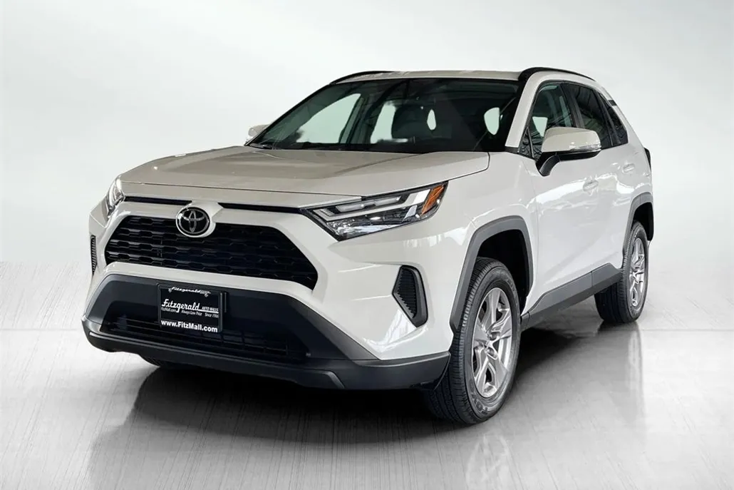 2025 Toyota RAV4 XLE photo 1