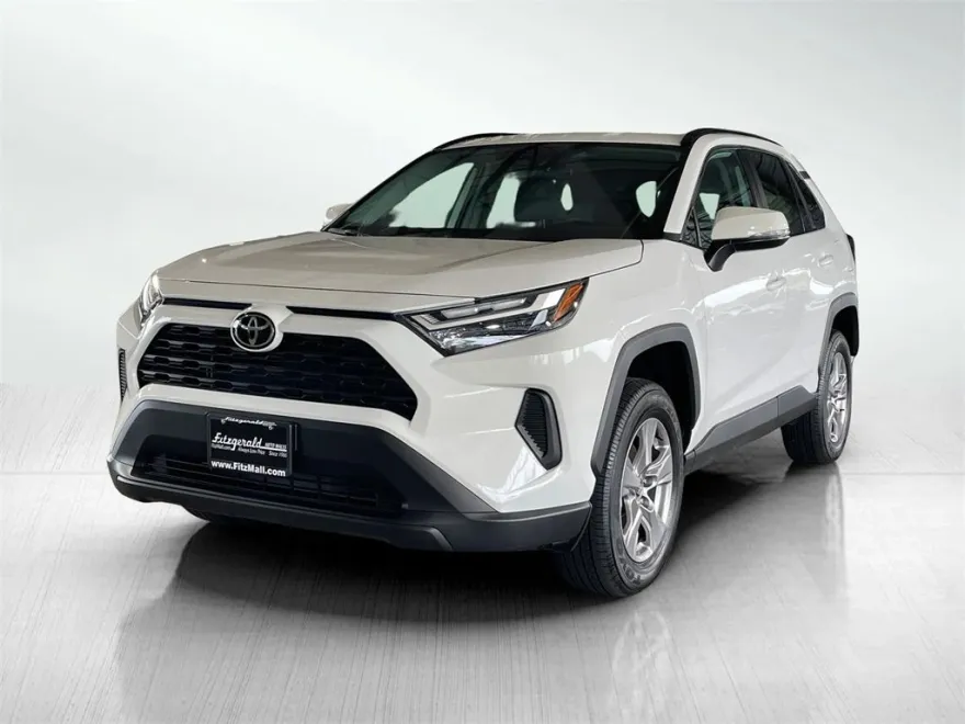 2025 Toyota RAV4 XLE photo 1