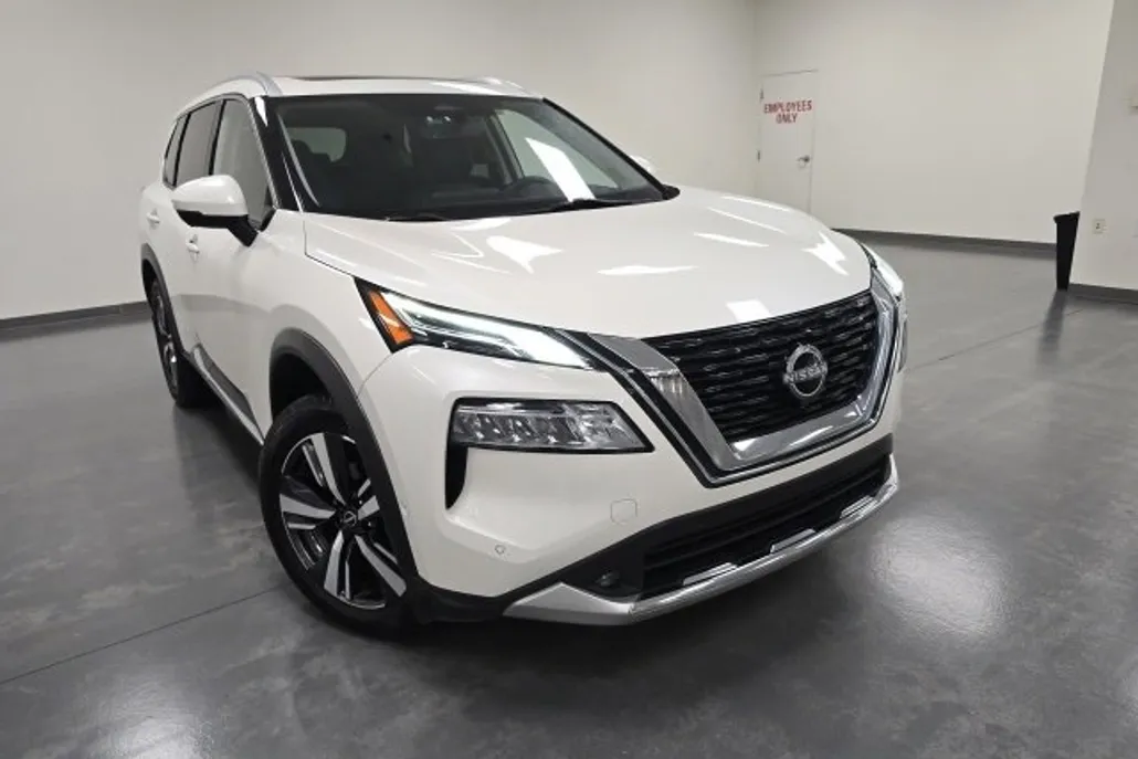 2022 Nissan Rogue Platinum photo 1