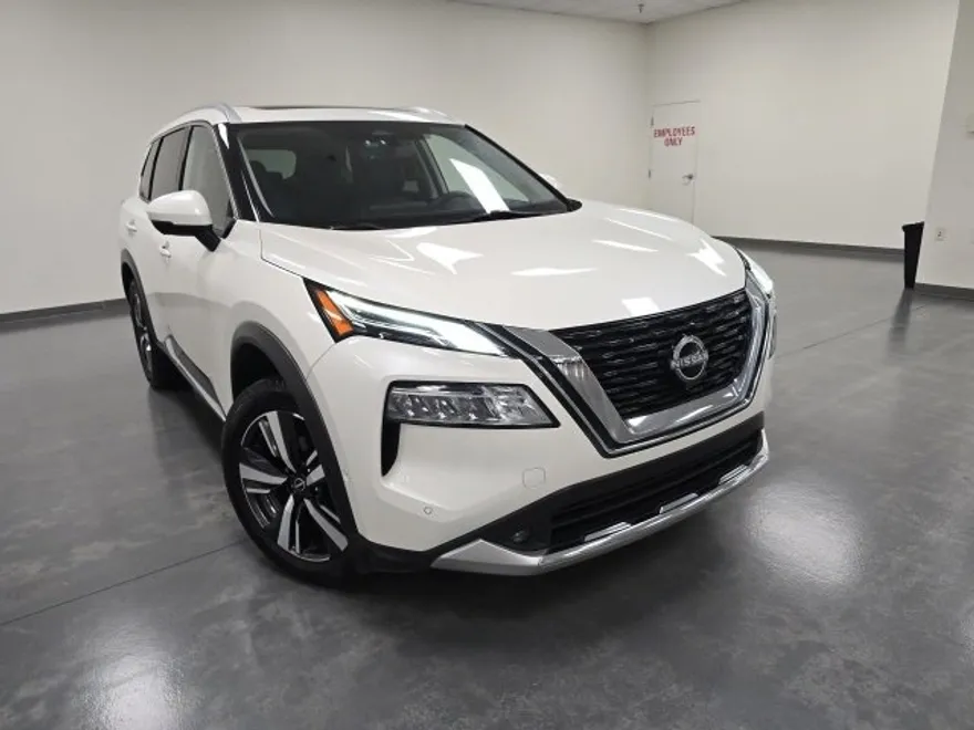2022 Nissan Rogue Platinum photo 1