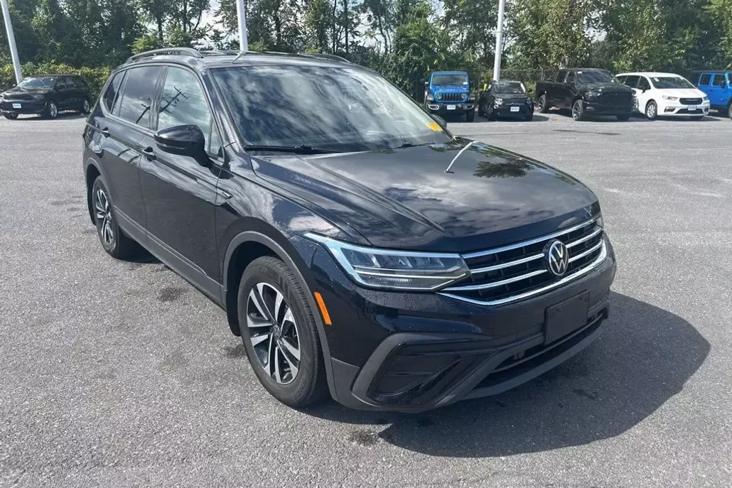 2023 Volkswagen Tiguan S photo 1