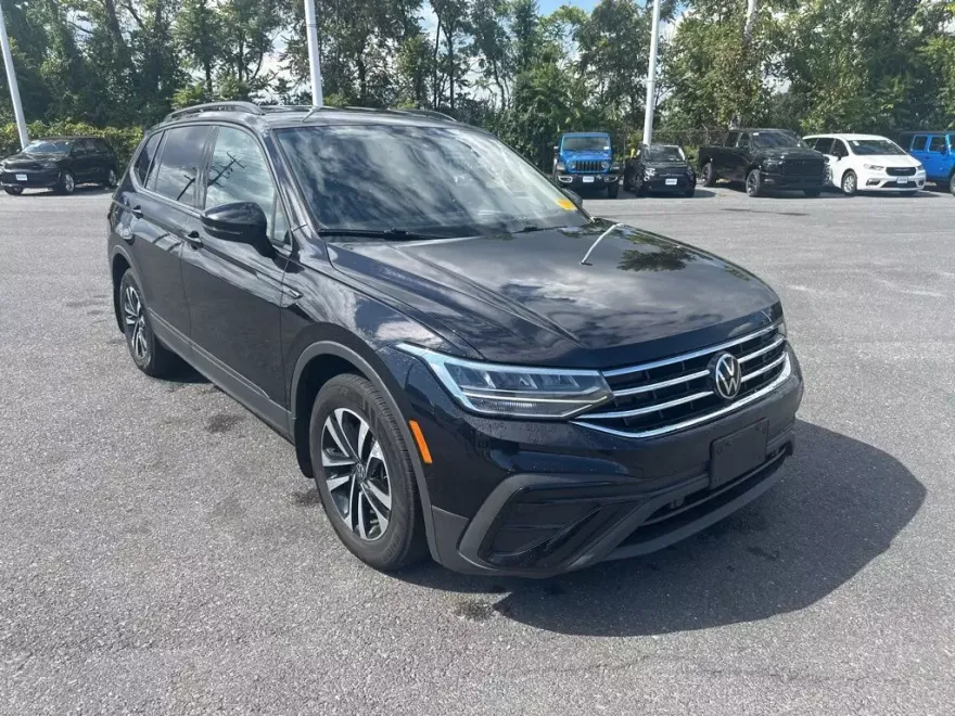 2023 Volkswagen Tiguan S photo 1