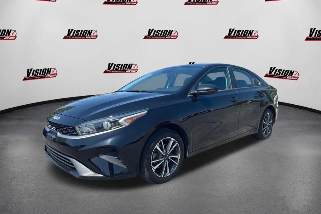 2022 Kia Forte LXS photo 1