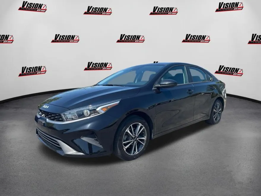 2022 Kia Forte LXS photo 1
