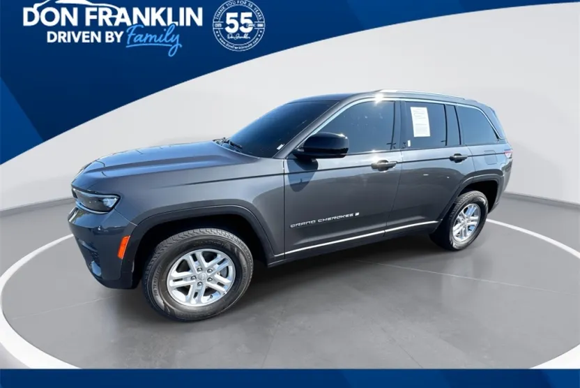 2022 Jeep Grand Cherokee Laredo photo 1