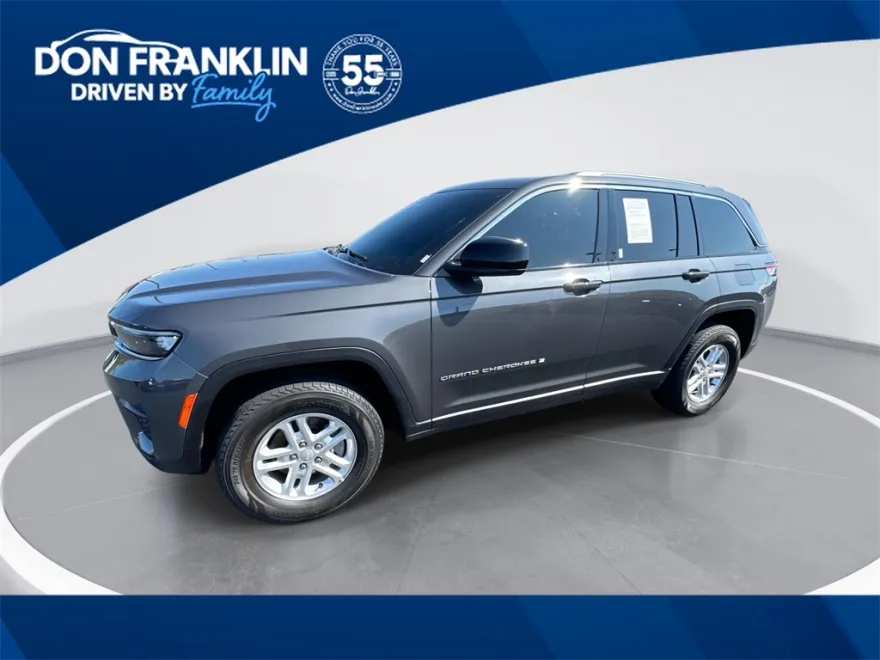 2022 Jeep Grand Cherokee Laredo photo 1