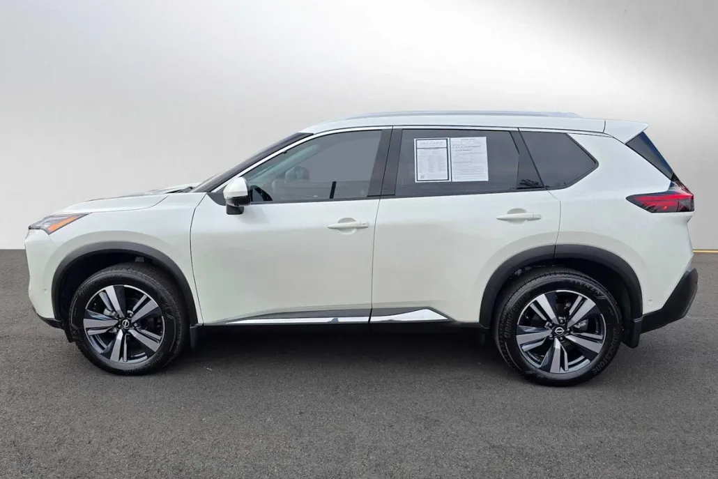 2023 Nissan Rogue SL photo 1