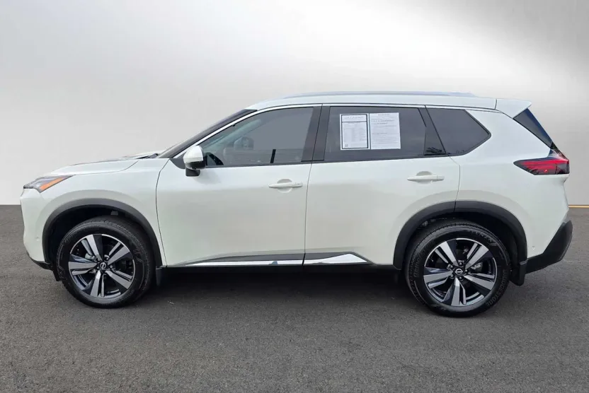 2023 Nissan Rogue SL photo 1