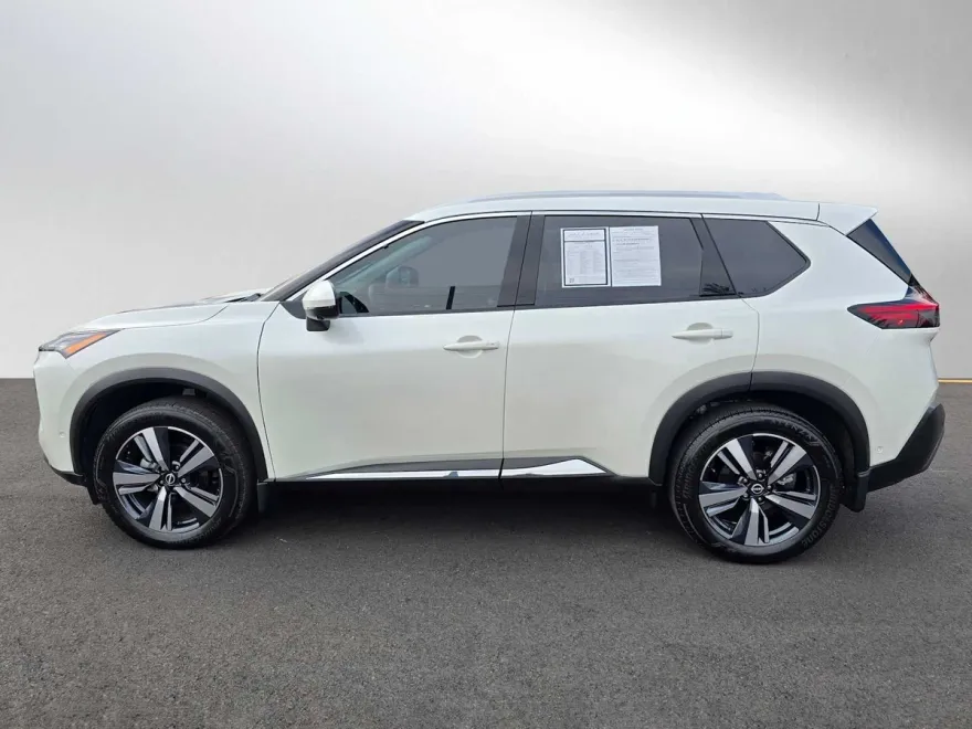 2023 Nissan Rogue SL photo 1
