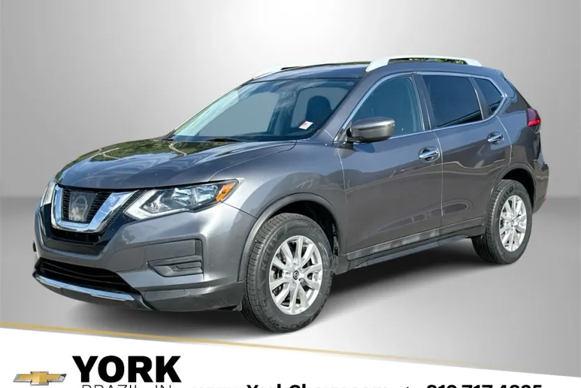 2017 Nissan Rogue SV photo 1