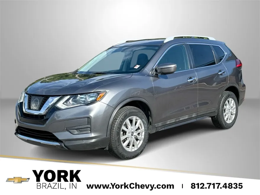 2017 Nissan Rogue SV photo 1