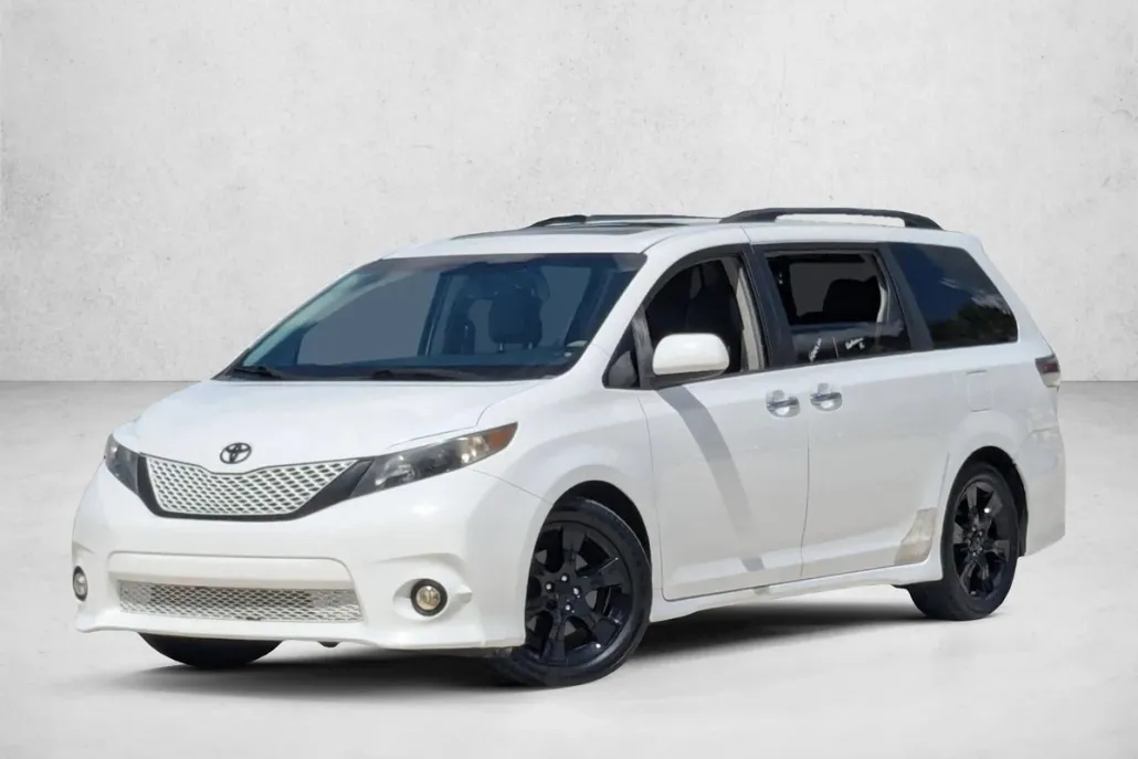 2014 Toyota Sienna SE photo 1