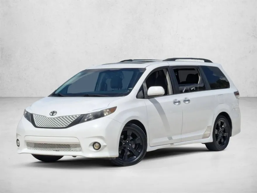 2014 Toyota Sienna SE photo 1