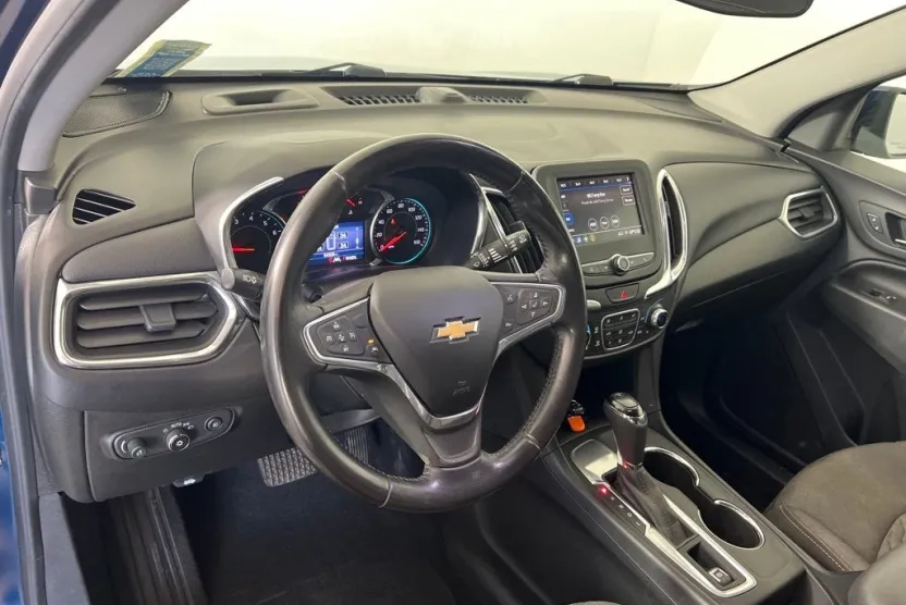 2020 Chevrolet Equinox LT photo 1