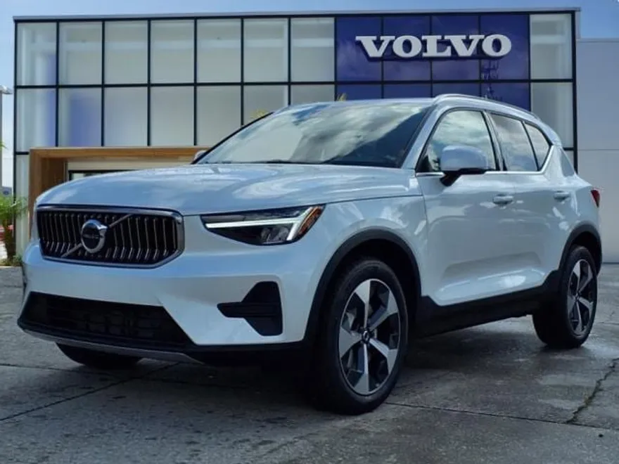 2025 Volvo XC40 Core photo 1